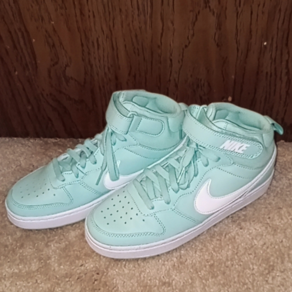 Brand New Nike Kids Court Borough Mid Teal & White Shoes